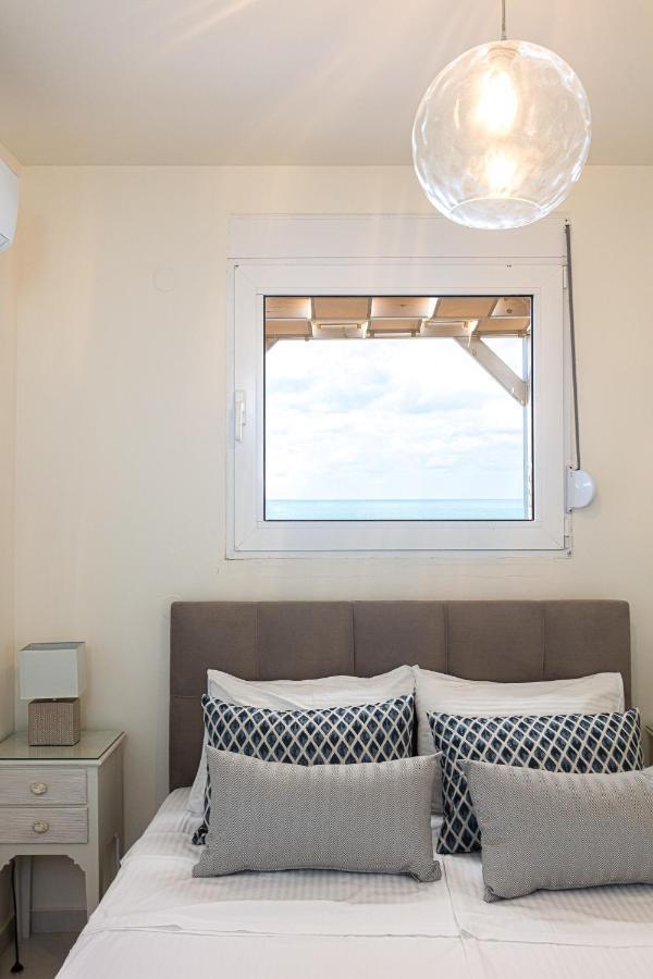 Nathalie'S Beachfront Apartment Rethymno  Bagian luar foto