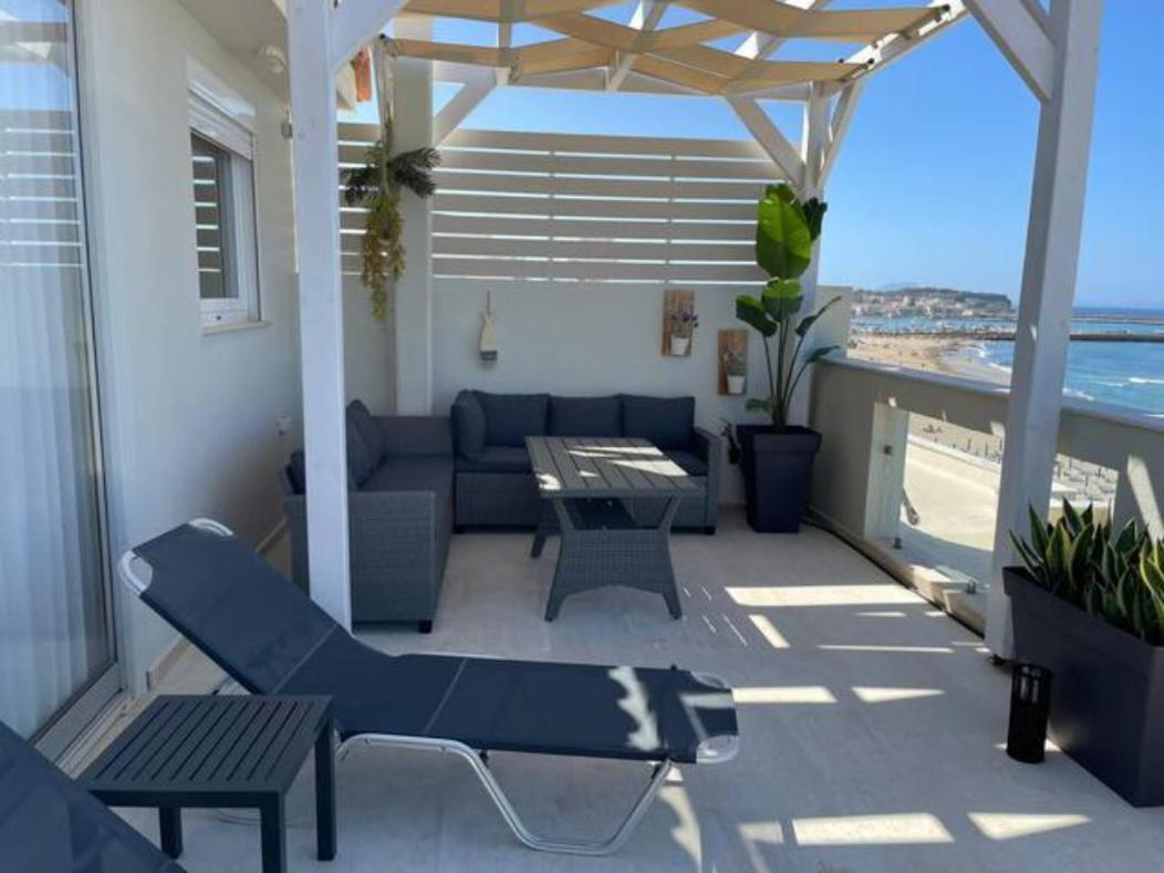 Nathalie'S Beachfront Apartment Rethymno  Bagian luar foto